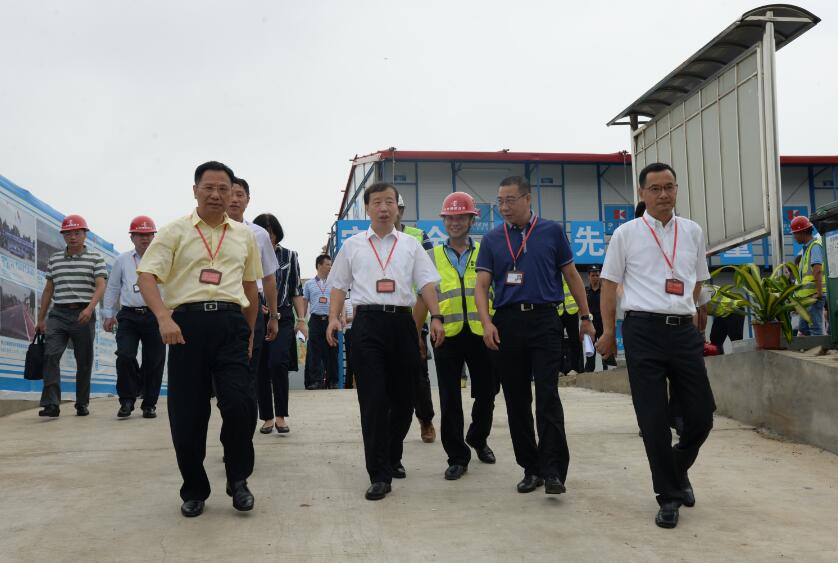 东莞市委副书记、市长肖亚非等领导莅临南城中心小学分校（雅园小学）项目部指导工作